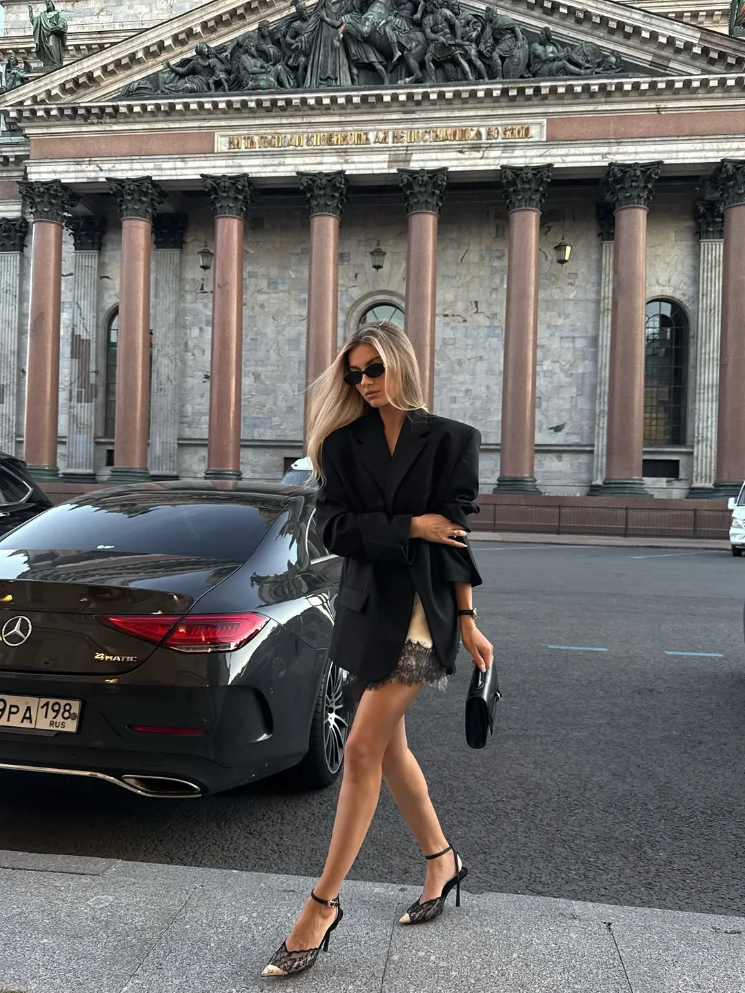 nice fall outfits for dinner 2026 Oversized Blazer And Lace For A Trendy Dinner Date