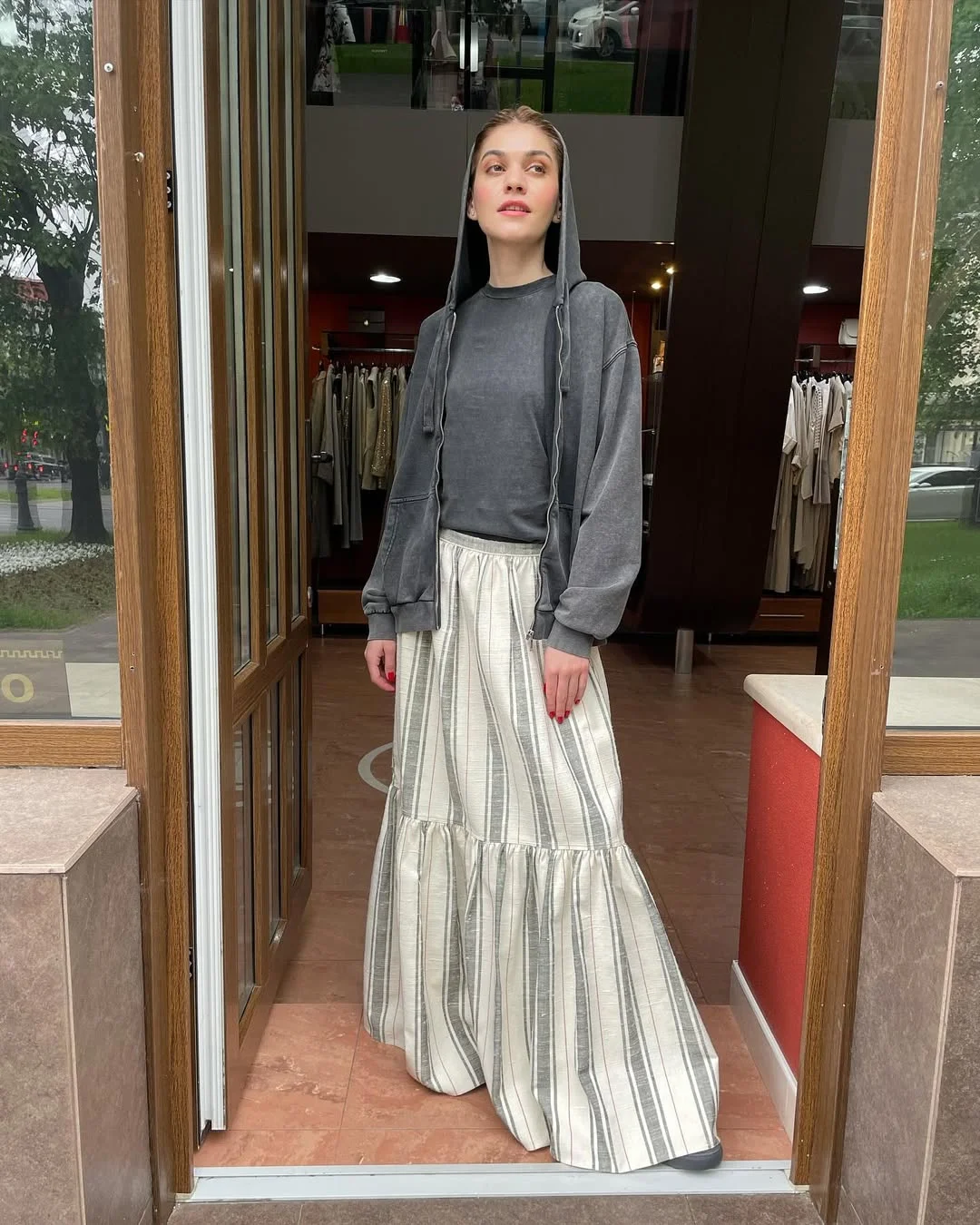 stylish fall skirt and sneakers outfits 2026 Relaxed Maxi Skirt Styling With a Casual Hoodie