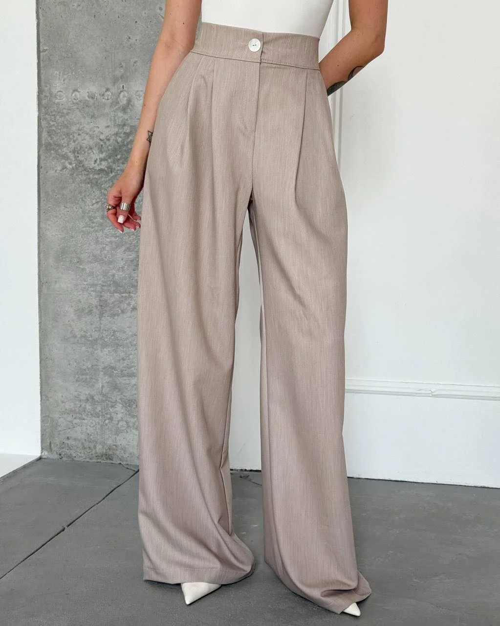 trendy chic fall outfits pants 2026 Soft Neutral Wide-Leg Pants That Feel Effortlessly Elegant
