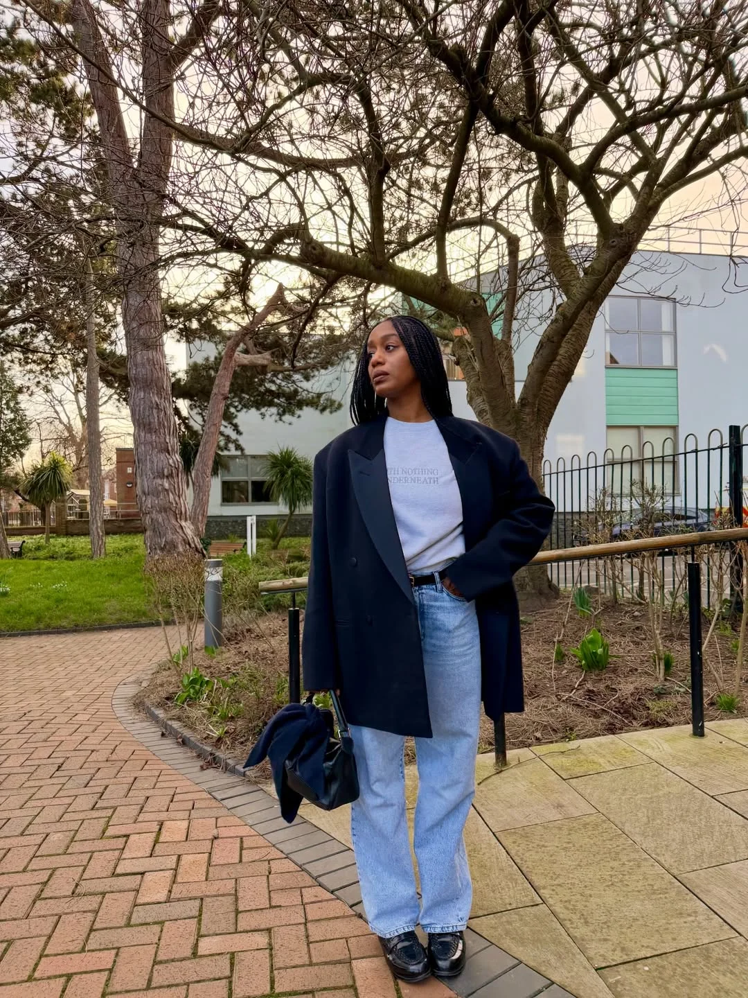 trendy fall 2026 outfits for black women Oversized Navy Blazer and Light Denim Confidence