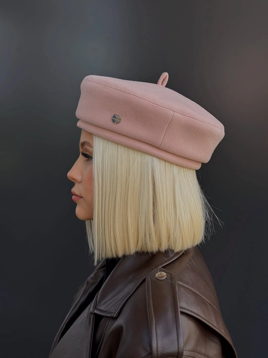 beret fall outfit 2026 Soft Pink Berets Bring a Fresh Autumn Twist