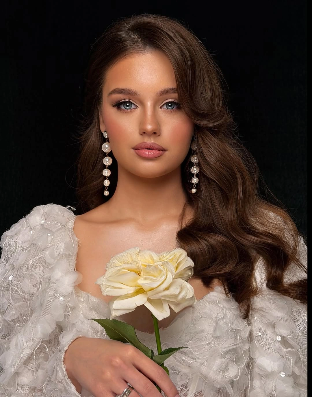 chic september hairstyles ideas 2026 Classic Side Swept Hollywood Waves