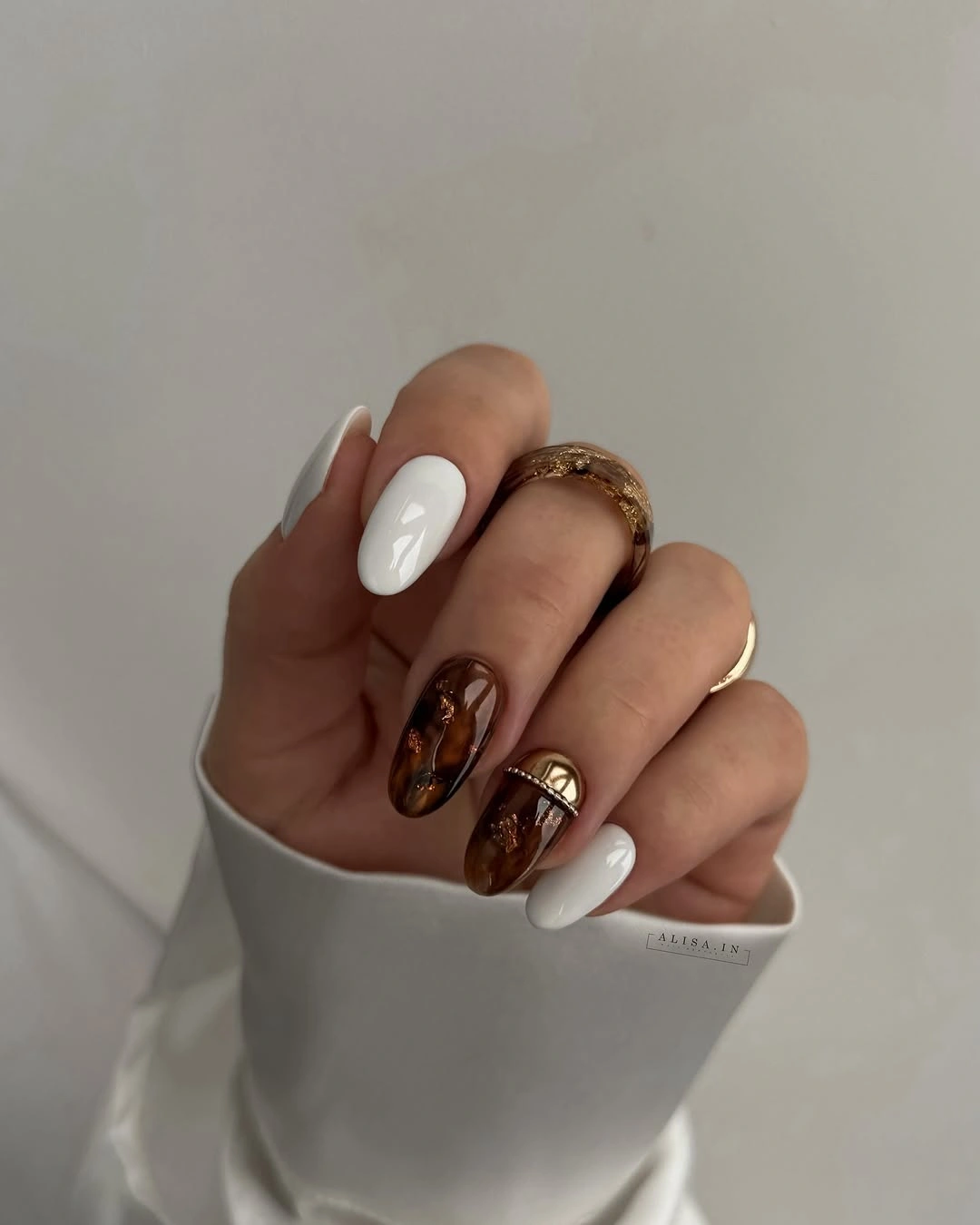 chic september nails color 2026 Minimal White And Rich Cocoa Marble