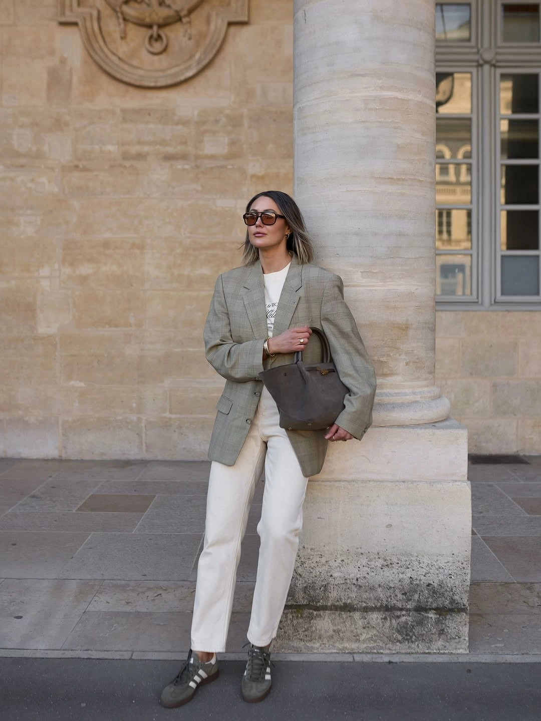 classic fall outfits 2026 Relaxed Plaid Blazer With Off White Denim
