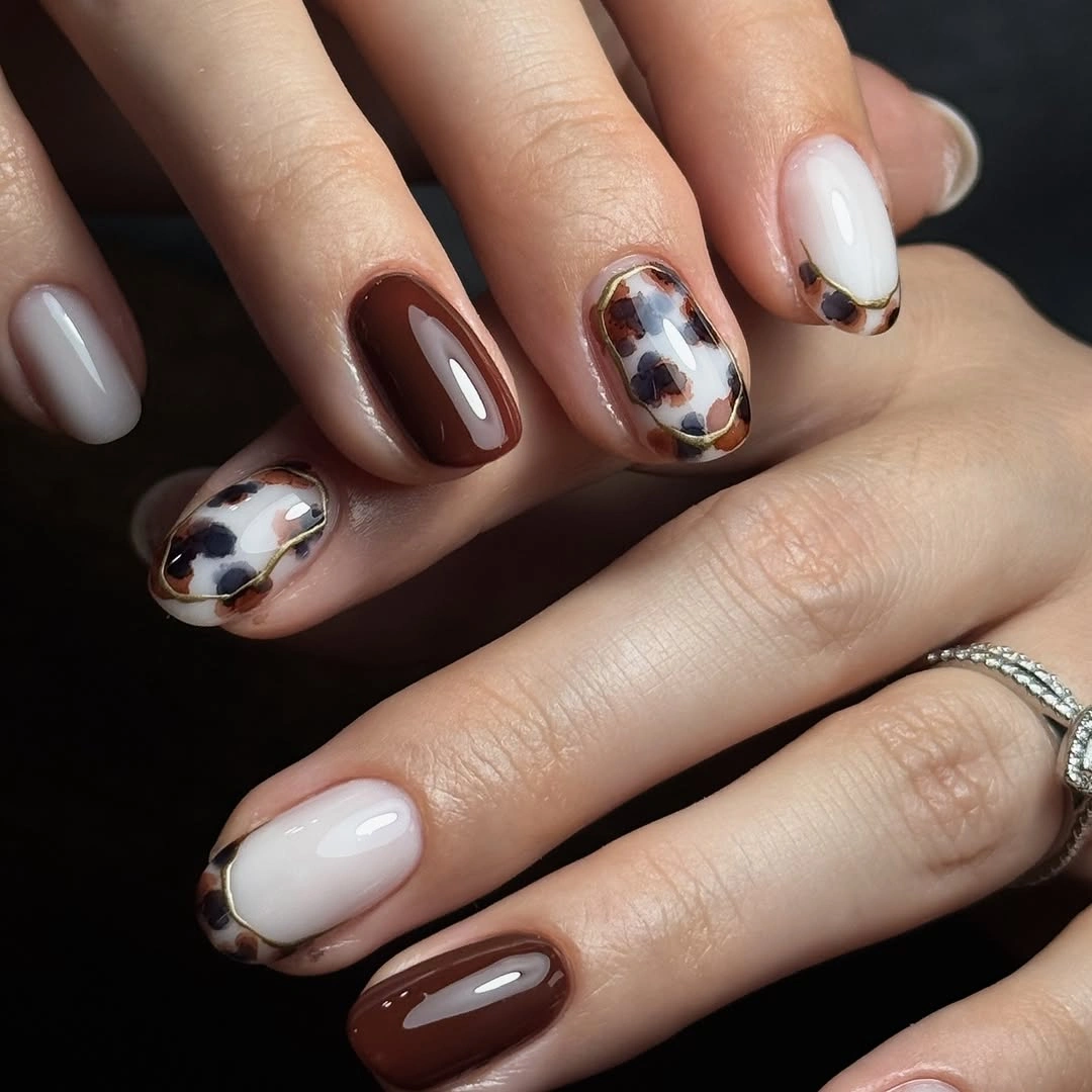 creative fall medium nail ideas 2026 Elegant Leopard Accent Nails With Gold Outlines