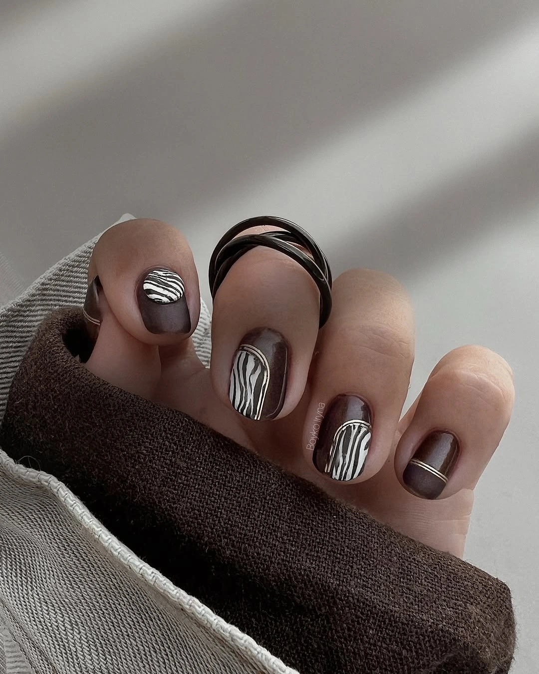 creative fall nail art 2026 Modern Mocha Abstract Nails