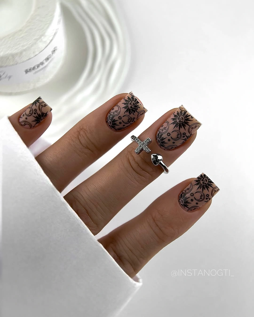 elegant fall short nails 2026 Celestial Black Line Art