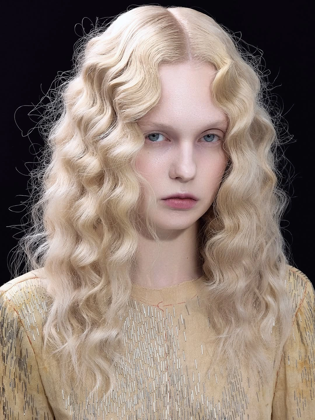 fall blonde hair colour 2026 Vintage Vanilla Blonde Waves