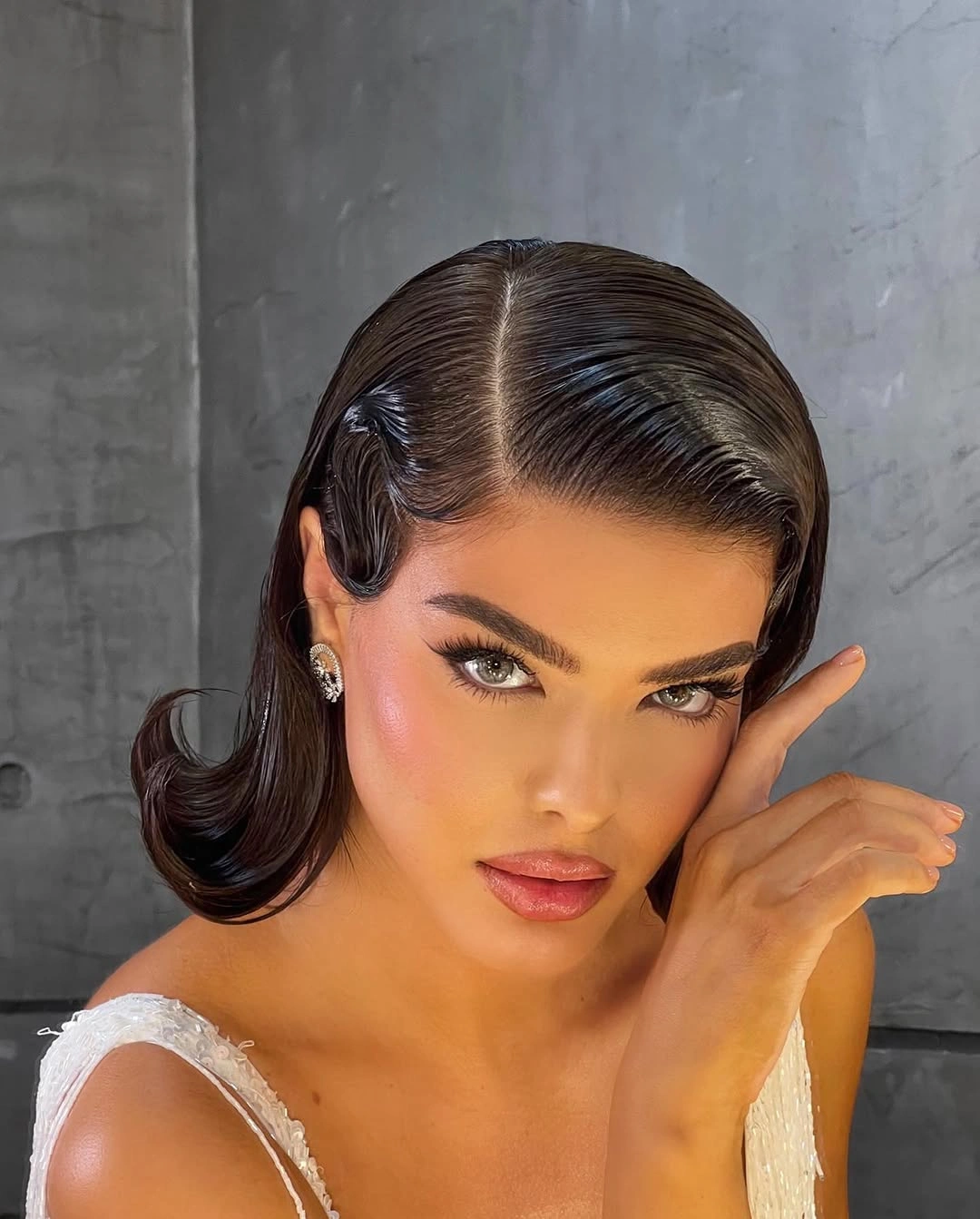 fall bob haircut ideas 2026 Glossy Sculpted Bob With Vintage Waves