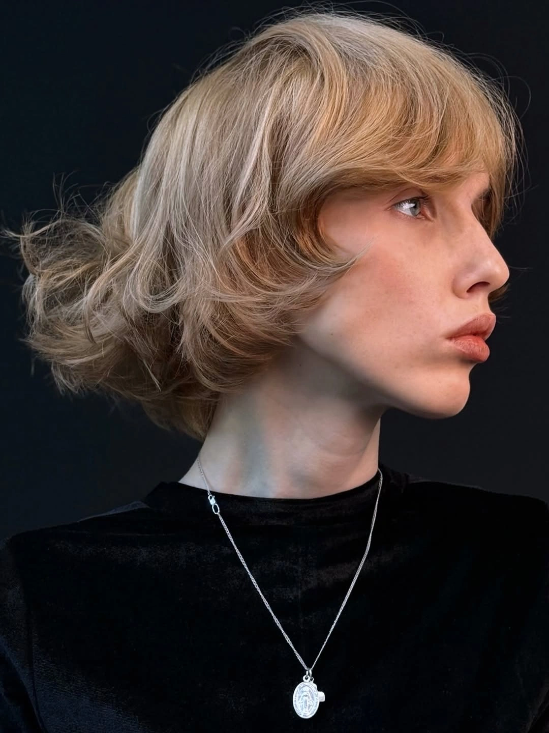 fall bob haircut ideas 2026 Soft Layered Blonde Bob With Feathered Bangs