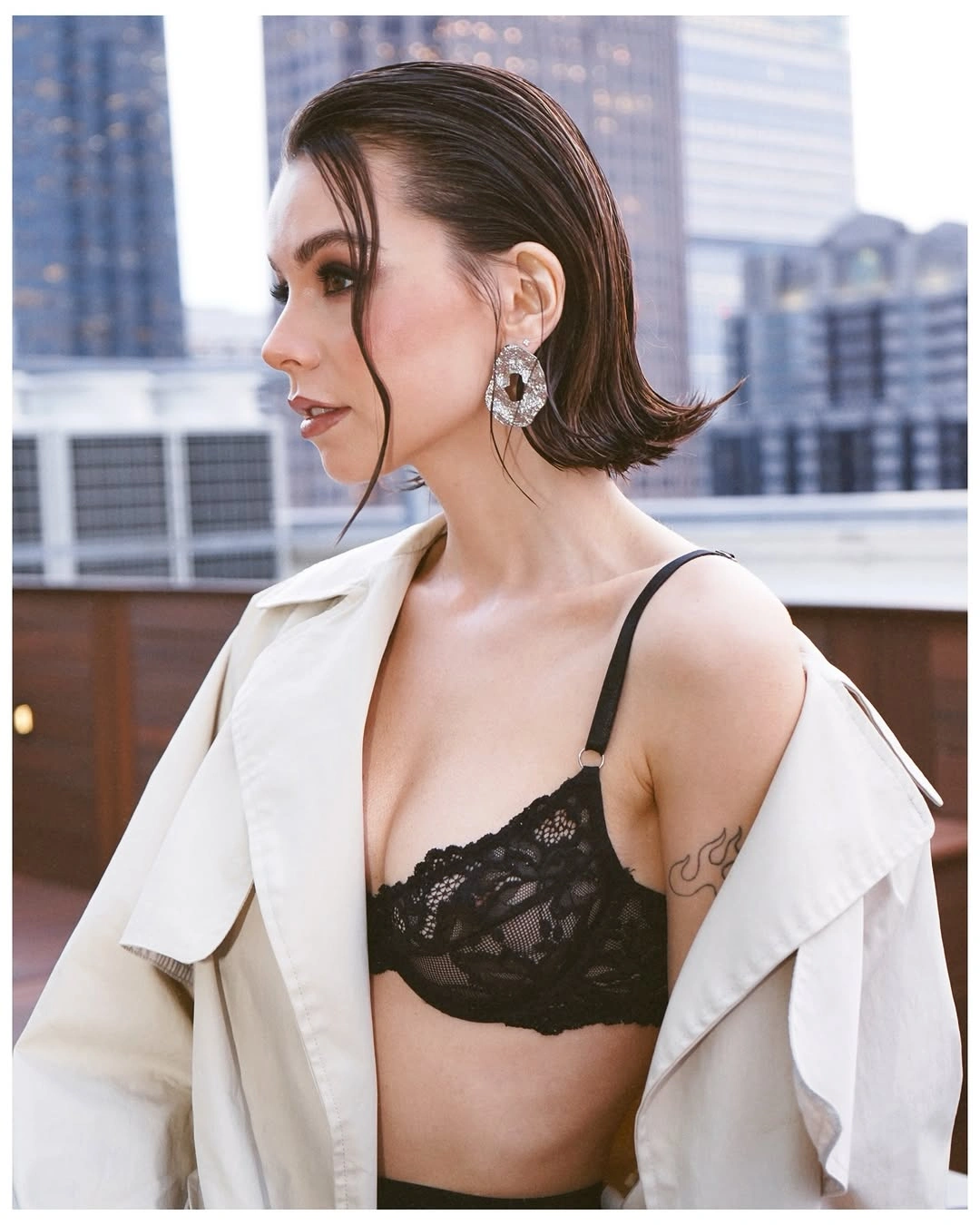 fall bob haircut ideas 2026 Sleek Wet Look Bob With Flipped Ends