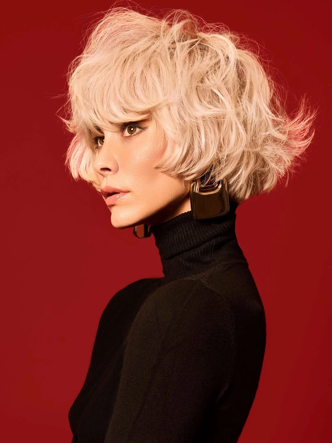 fall bob haircut ideas 2026 Textured Layered Blonde Bob