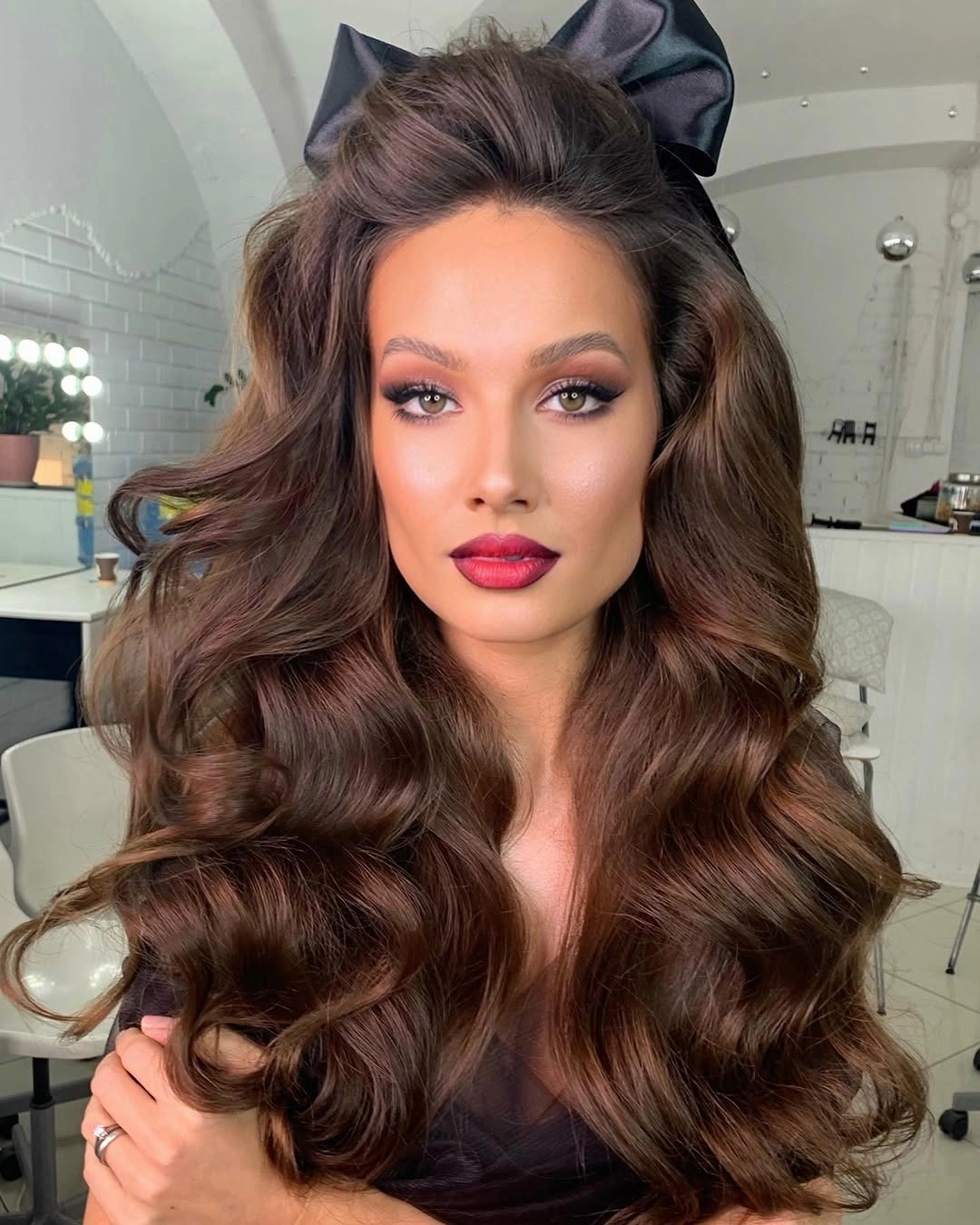 fall brunette hair colour 2026 Glossy Espresso Curls With Old Hollywood Drama