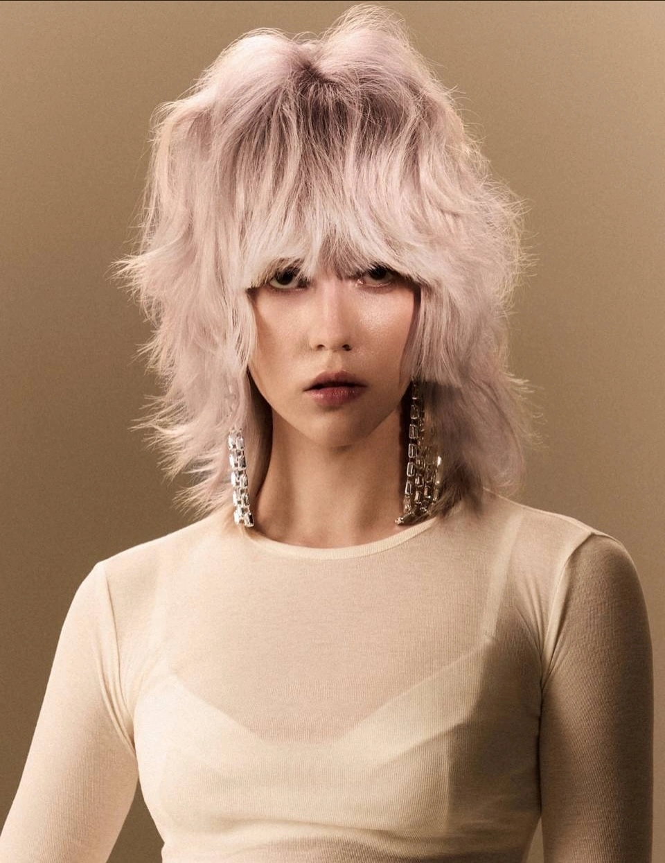 fall hair colour ideas 2026 Airy Platinum Wolf Layers With Soft Dimension