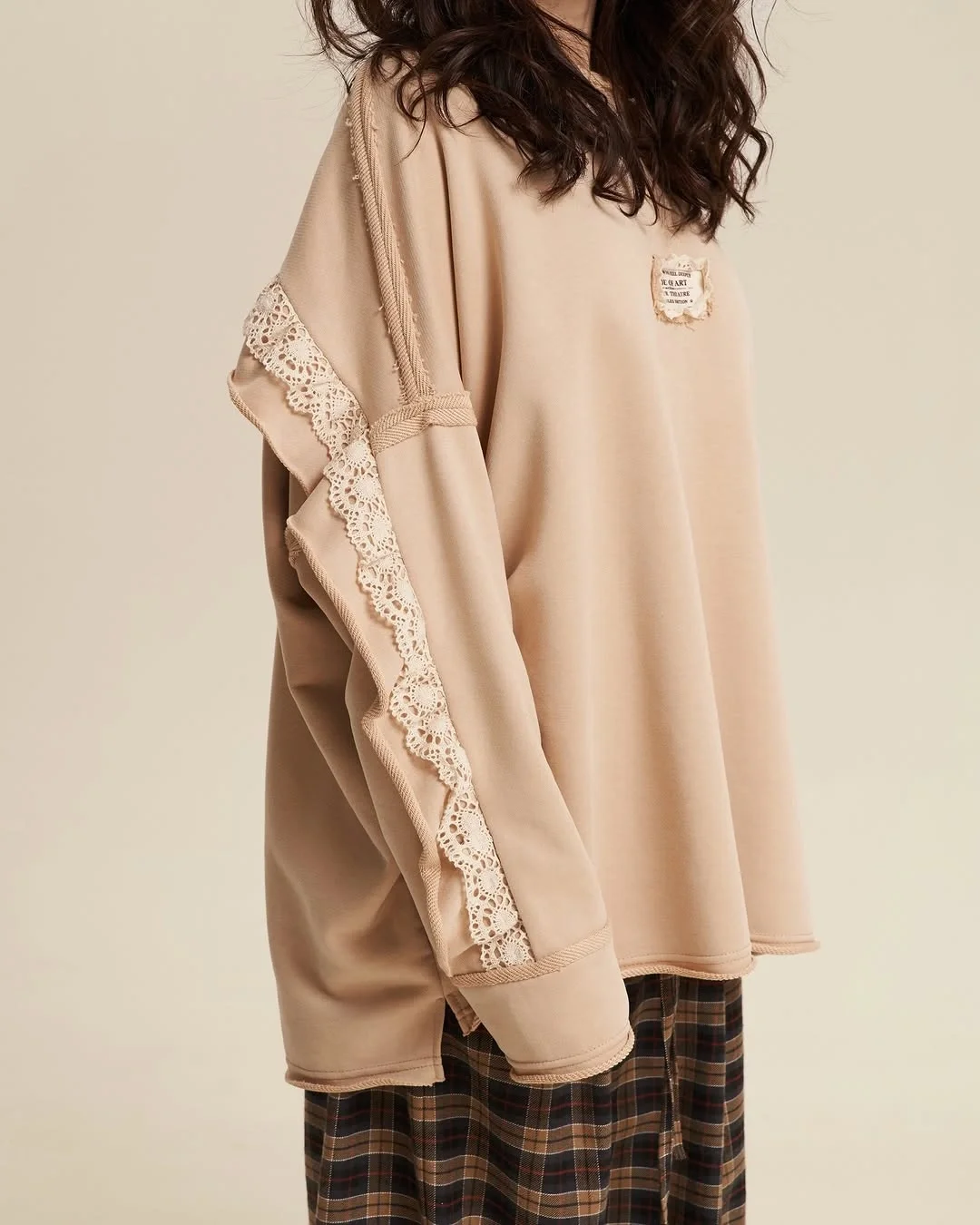 fall long sleeve tops 2026 Vintage Lace Makes Oversized Sweatshirts Feel Softer