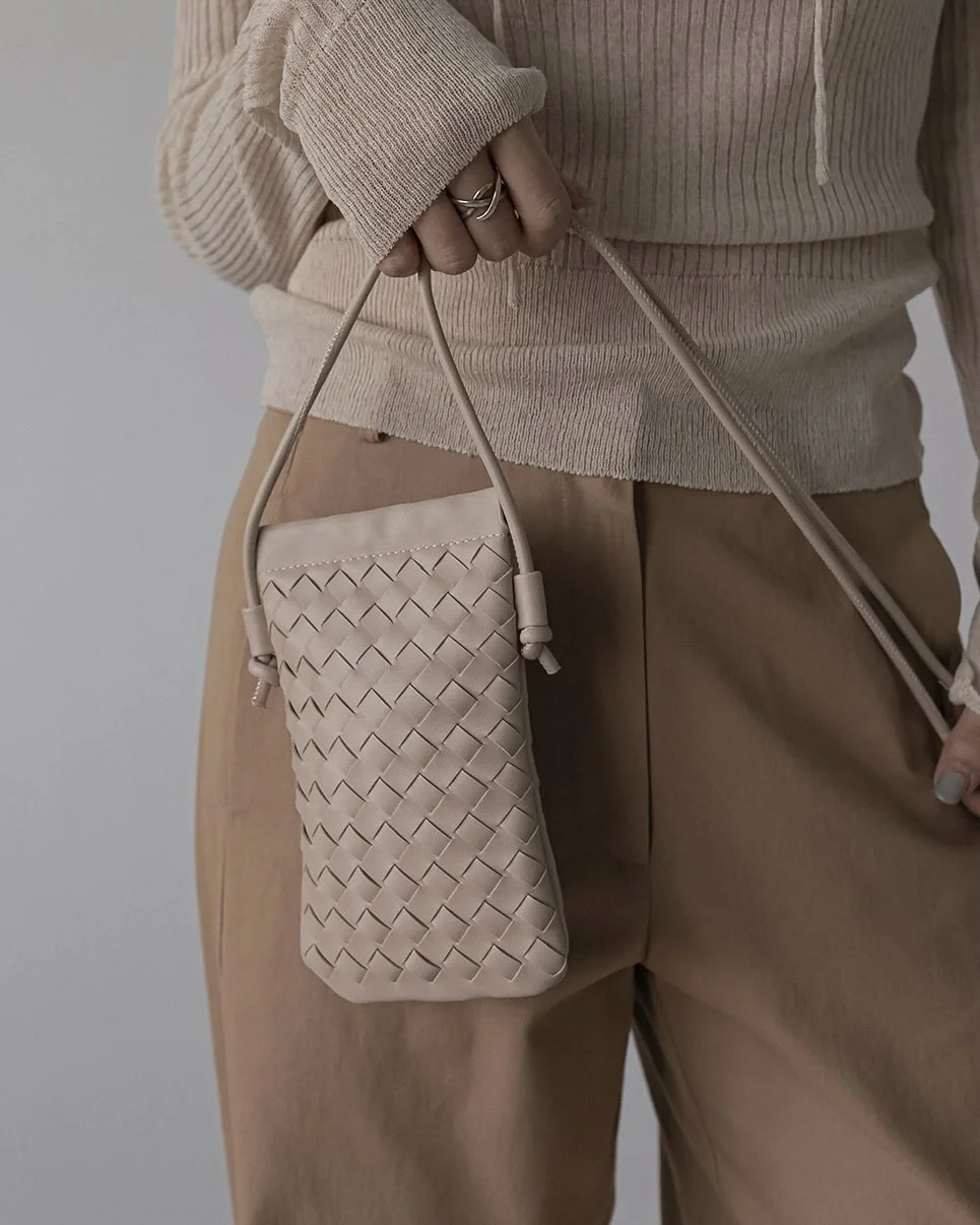 fall outftis with Crossbody bag 2026 Minimal Woven Crossbody Styles for Quiet Luxury Moments