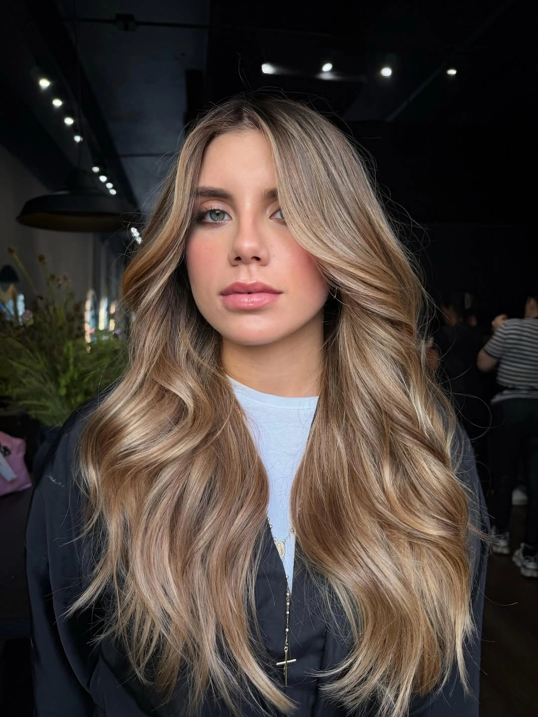modern babylights hair ideas Honey Beige Babylights With Soft Hollywood Waves