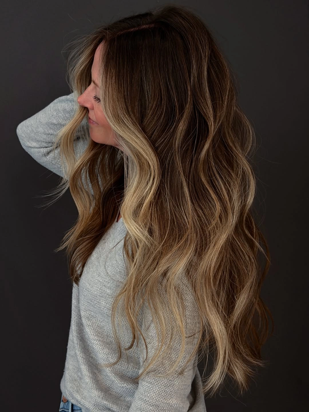 natural heatless curls hairstyle Soft Balayage Waves for Everyday Elegance