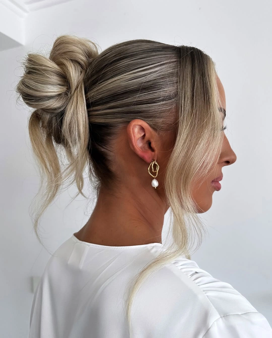 romantic bridesmaid hairstyling A Soft Bow Ponytail That Feels Effortlessly Modern