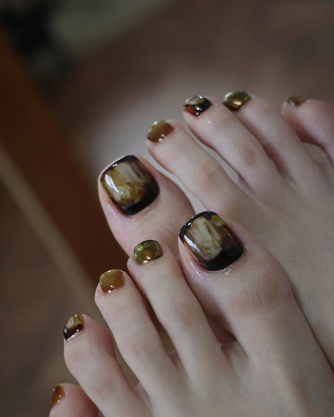 stylish fall pedicure ideas 2026 Earthy Tortoiseshell Gloss