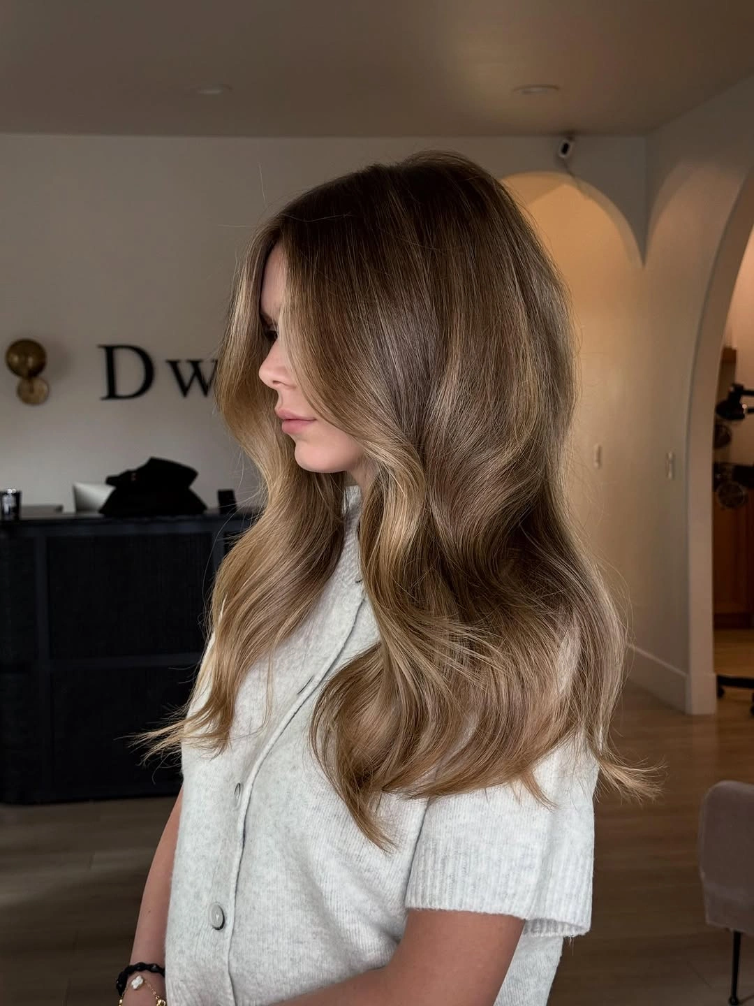 stylish hair lowlights color ideas and inspiration Warm Beige Blend With Luxurious Volume