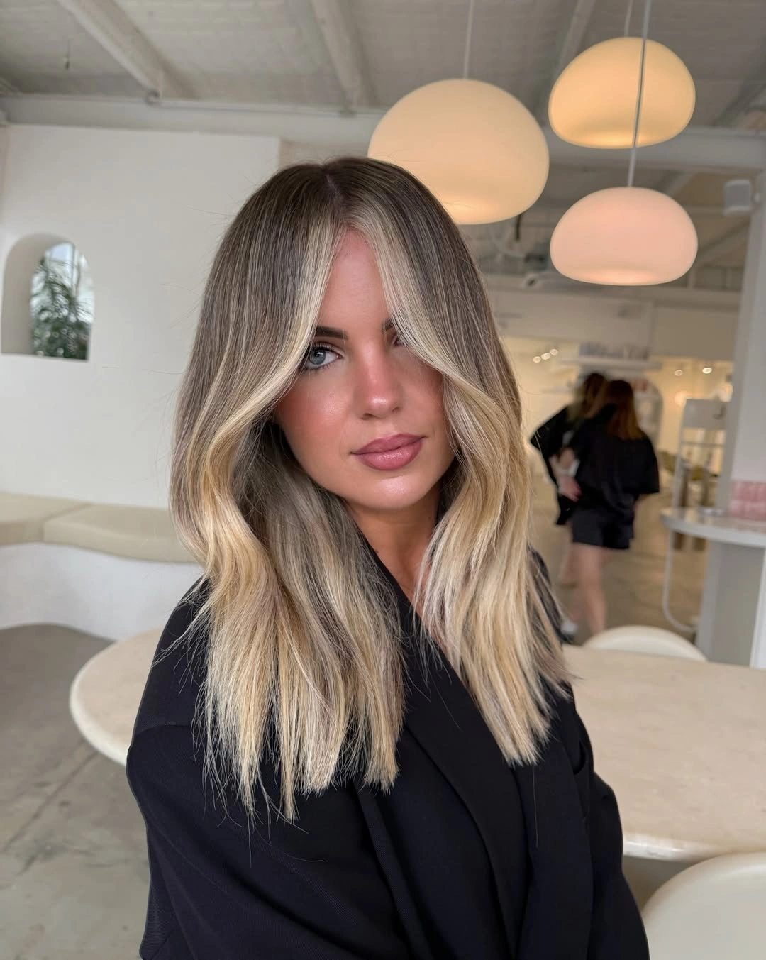 stylish hair lowlights: color ideas and inspiration Face-Framing Blonde With Soft Contrast