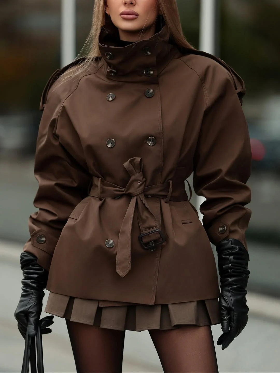 Trench coat fall outfits 2026 Cropped Brown Trench With Chic Drama