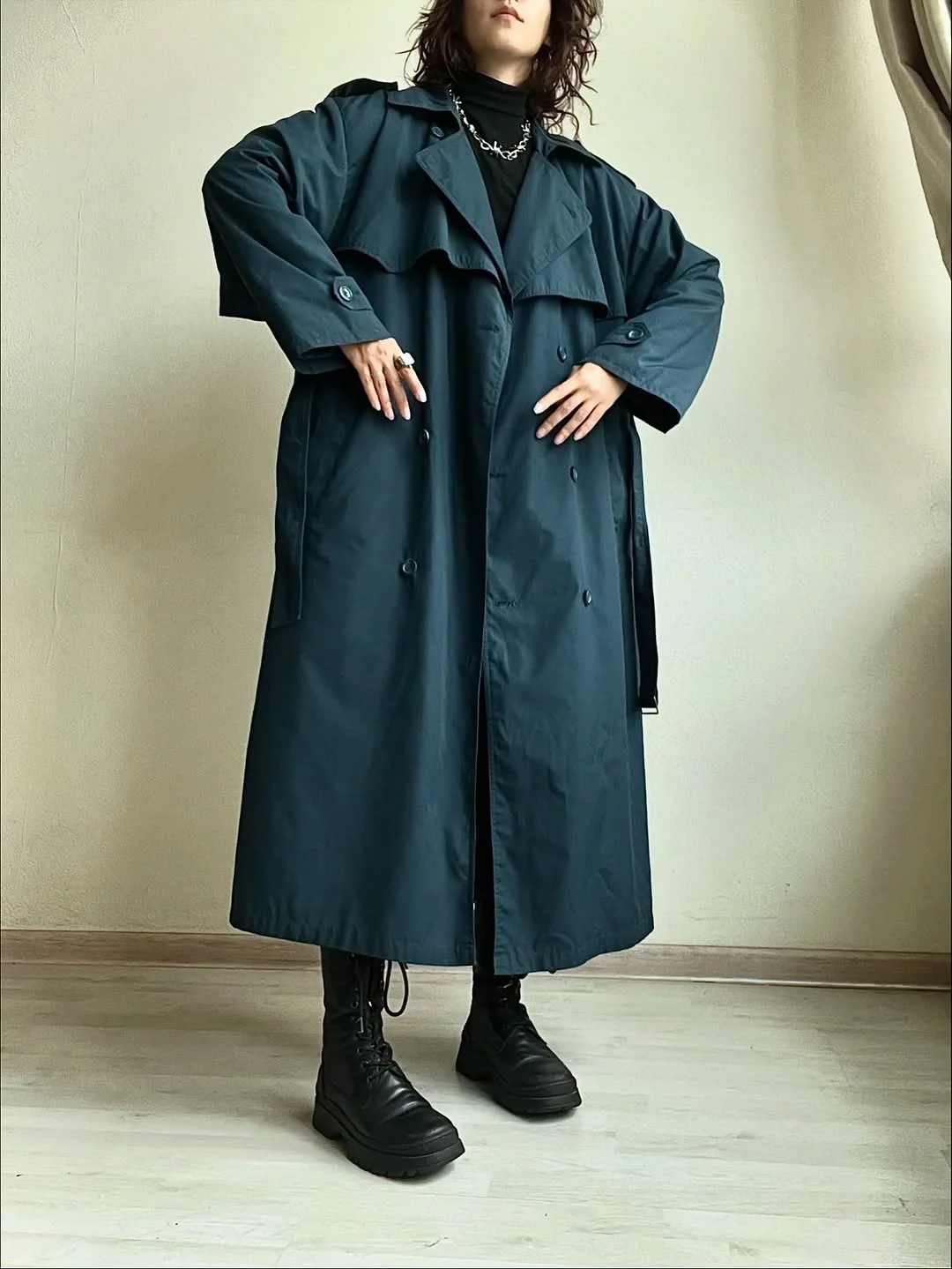Trench coat fall outfits 2026 Oversized Navy Trench With Combat Boots