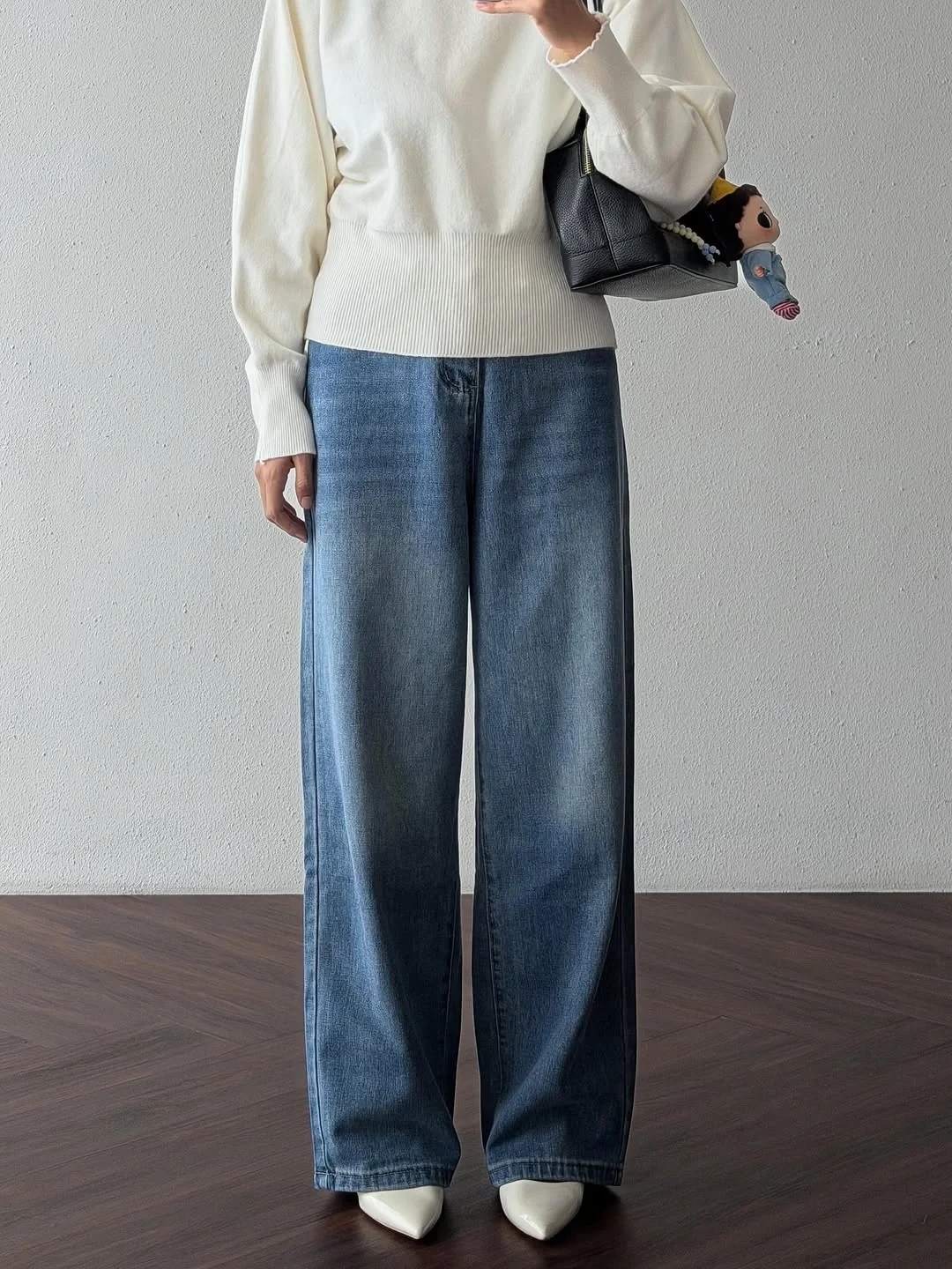 wide leg jeans outfit fall 2026 A Cream Sweater Is the Perfect Match for Relaxed Blue Denim