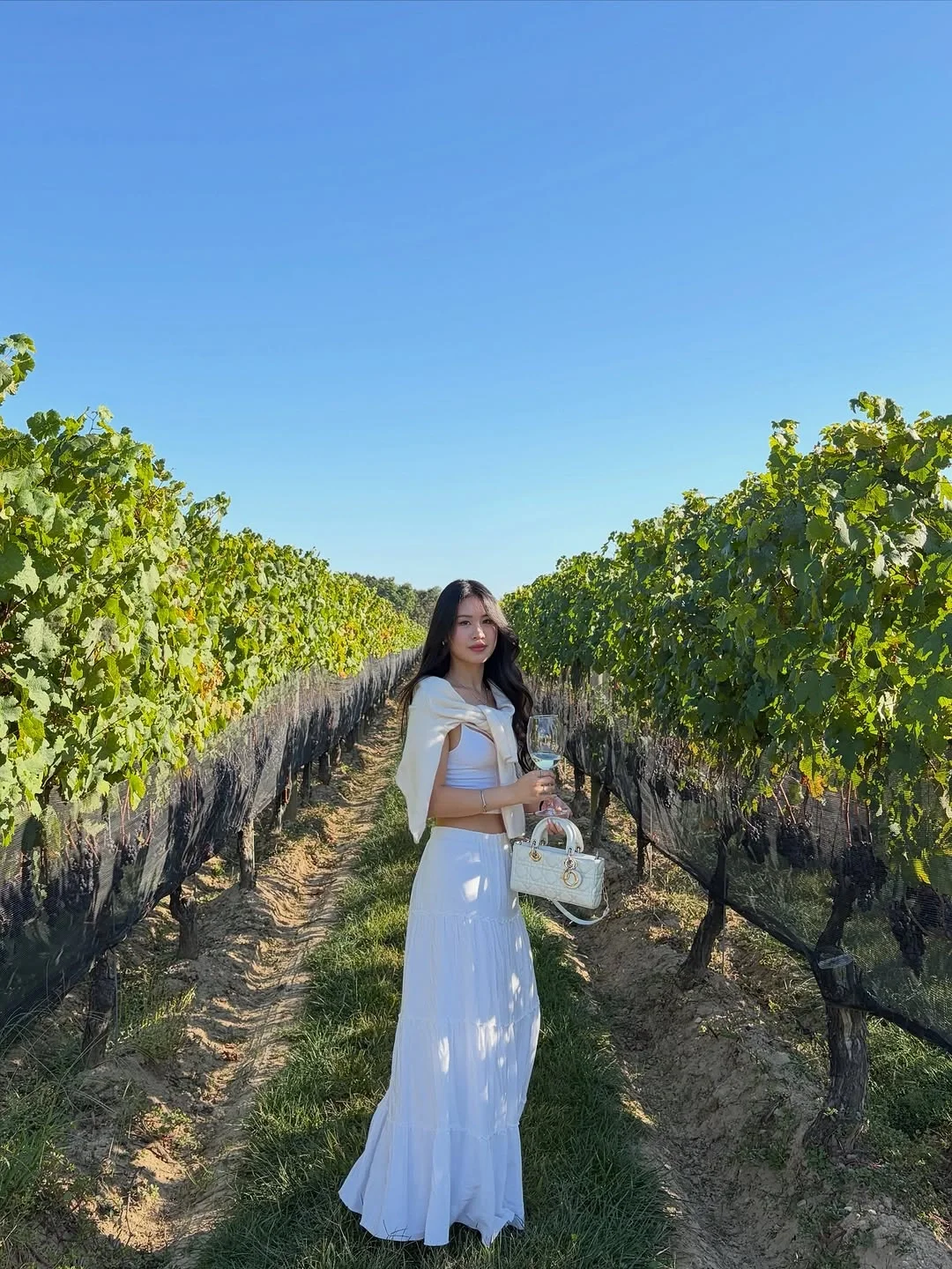winery outfit fall 2026 Elegant White Layers for a Vineyard Afternoon