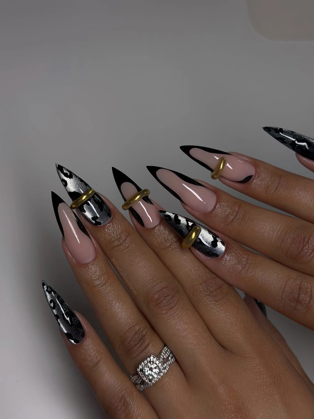 beautiful fall nails for tan skin tone Black and Silver Glam Almonds