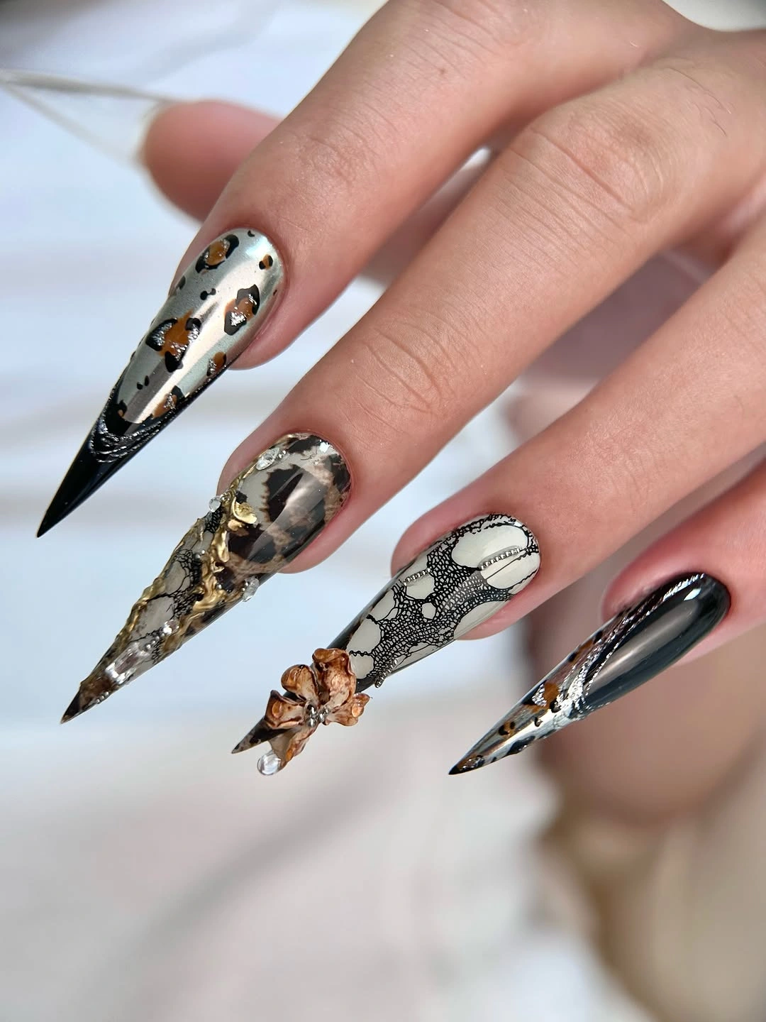 beautiful fall nails with autumn designs - Chrome and Lace Fall Nails With Antique Gold Details
