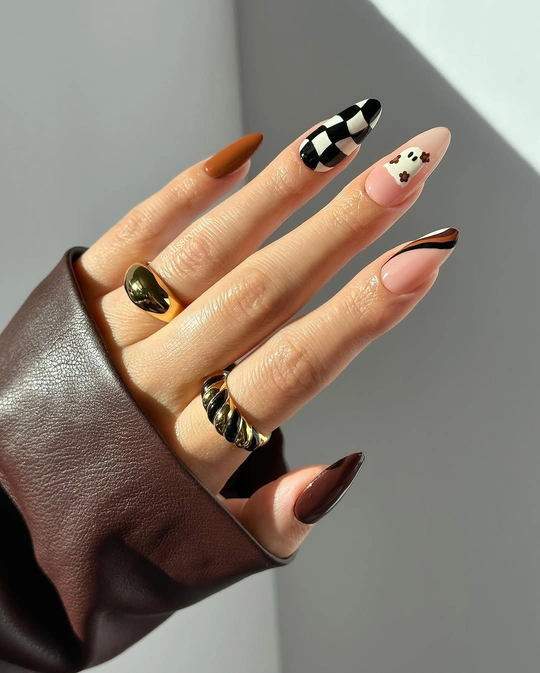 beautiful fall nails with autumn designs - Cozy Brown Fall Nails With Tiny Ghosts
