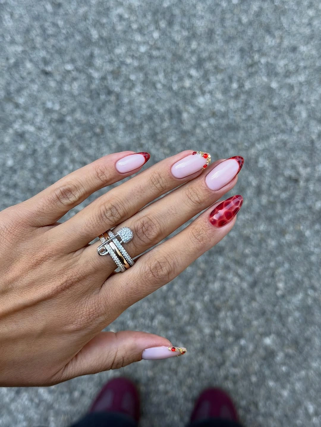 chic autumn nails color Soft Pink and Burgundy With a Tortoiseshell Accent