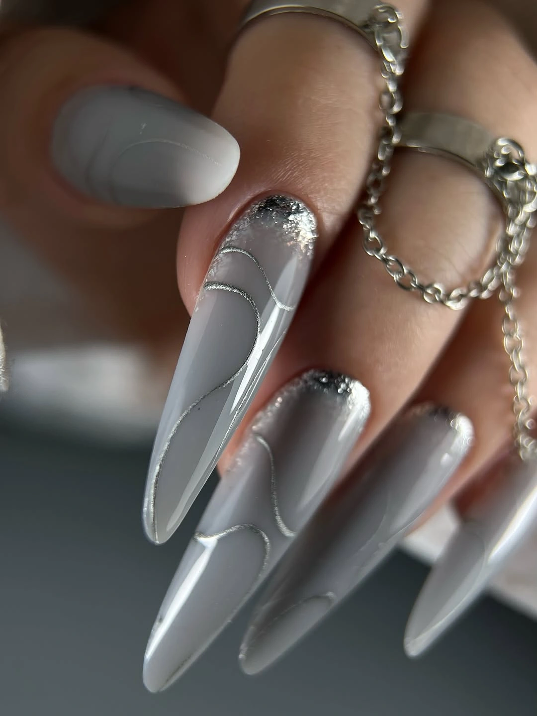 chic fall nails for fair skin tone Smoky Gray With Silver Curved Details