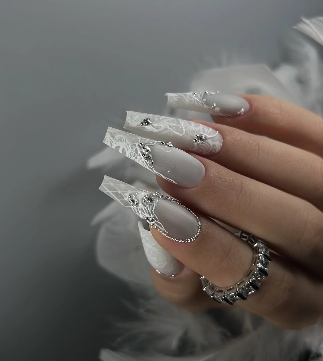 chic fall nails for fair skin tone White Lace And Crystal Glamour