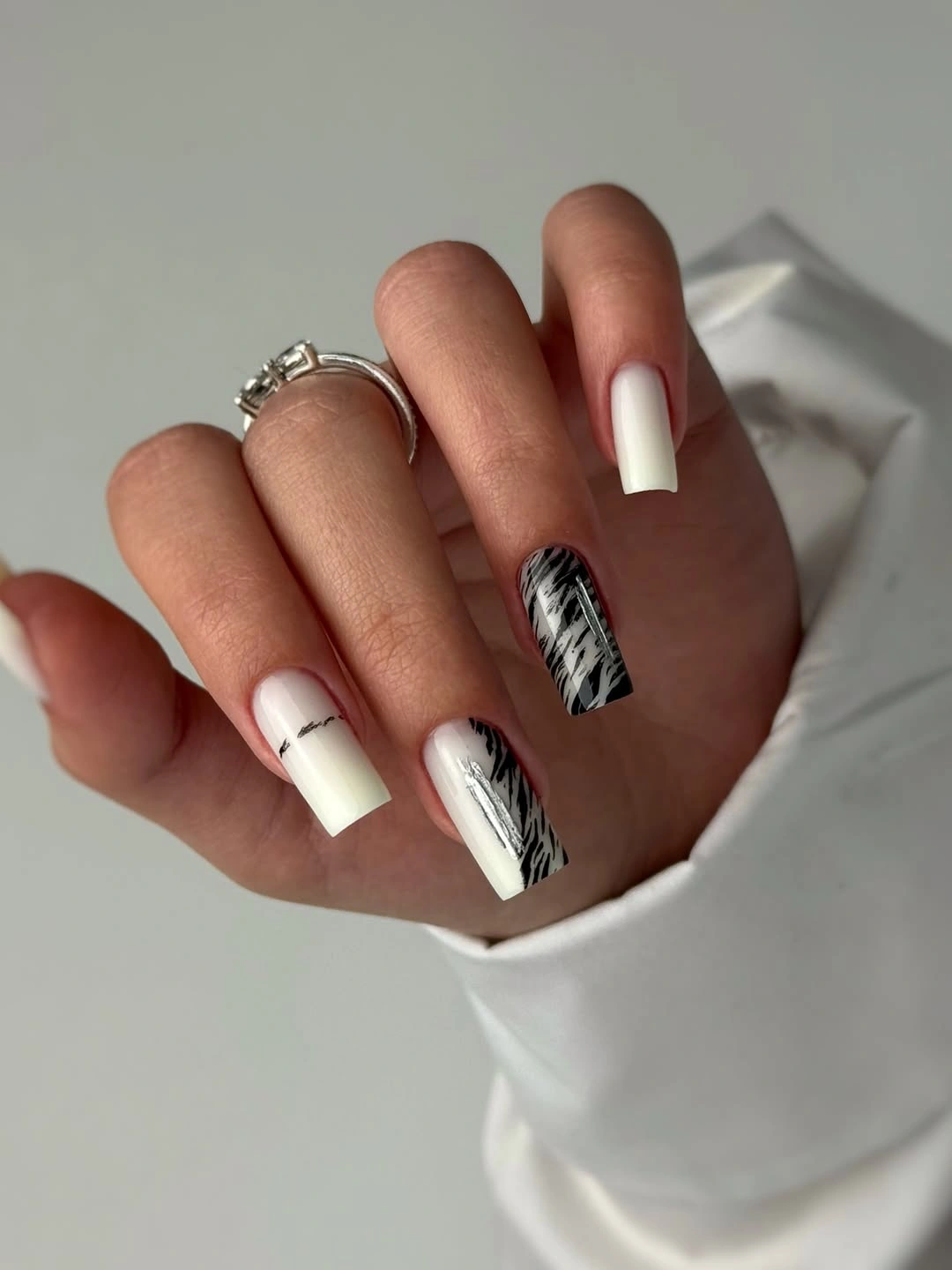 chic fall nails for medium skin tone Graphic Black and White Square Nails