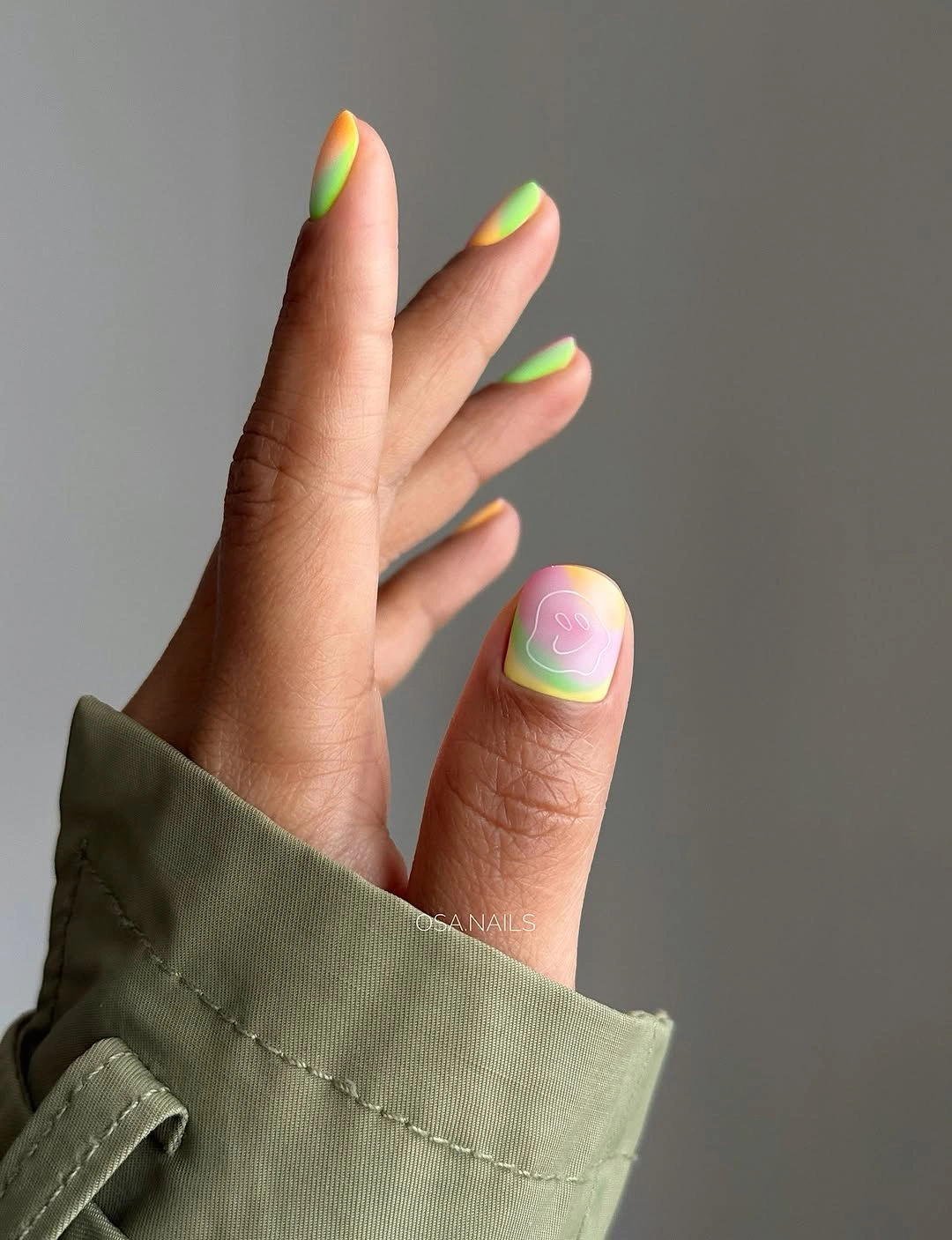 chic fall nails for medium skin tone Pastel Aura Nails With Neon Tips