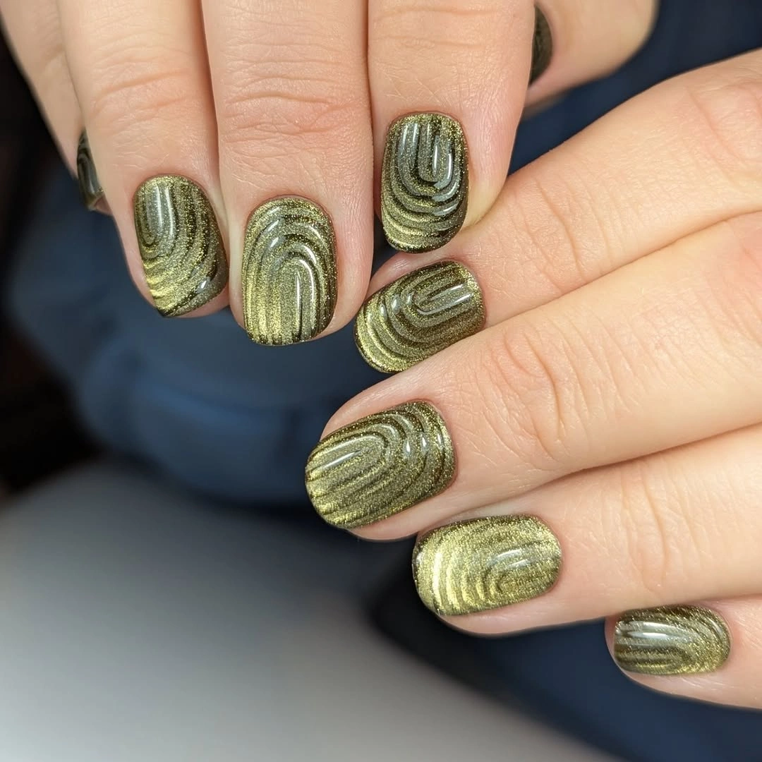 chic fall nails for medium skin tone Olive Magnetic Cat Eye Nails