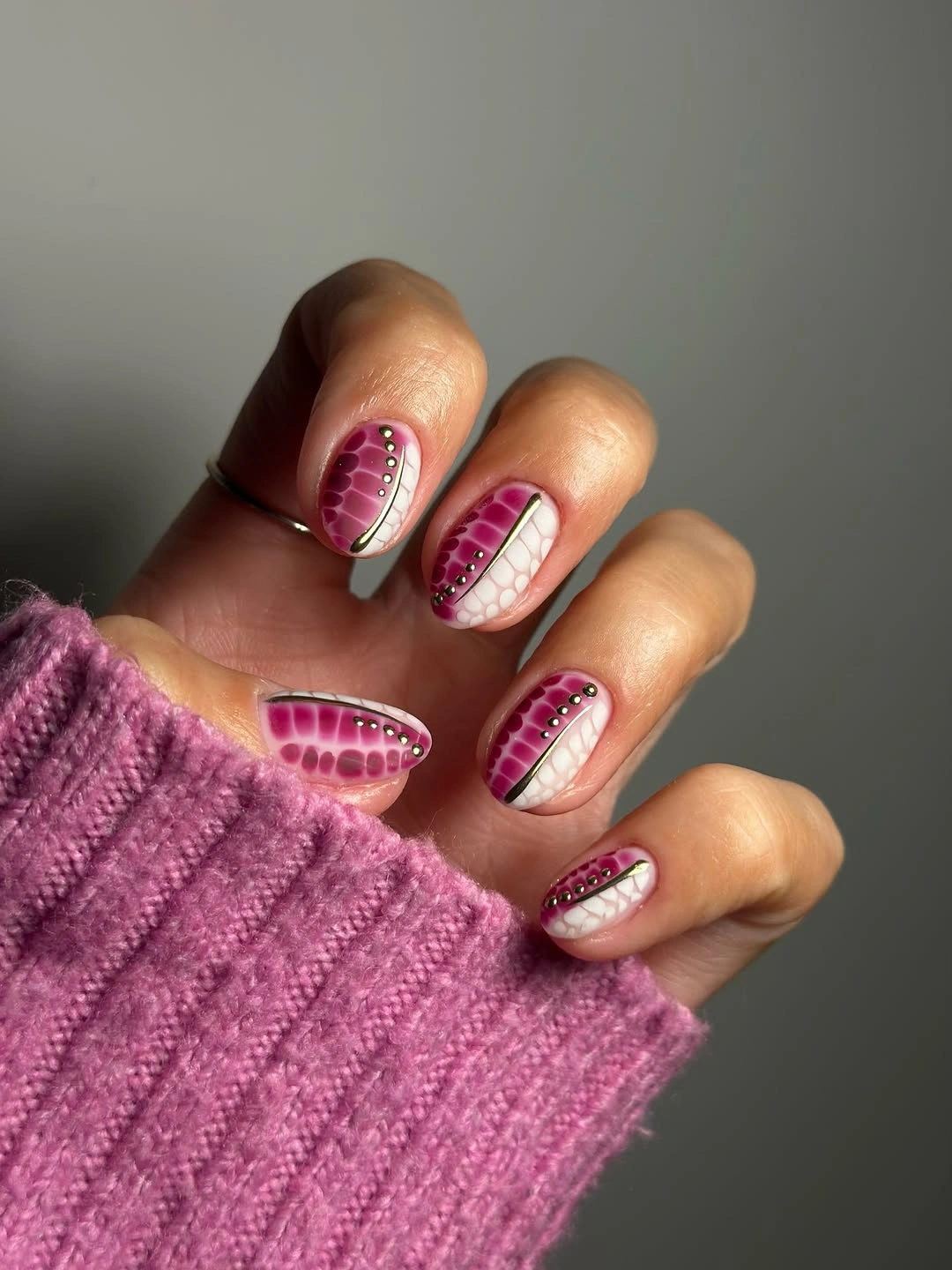 chic fall nails for medium skin tone Berry Mosaic Nails With Metallic Details
