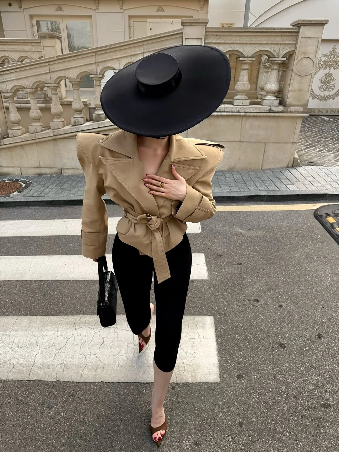 chic october fashion trends 2026 Sharp Beige Tailoring With a Dramatic Hat