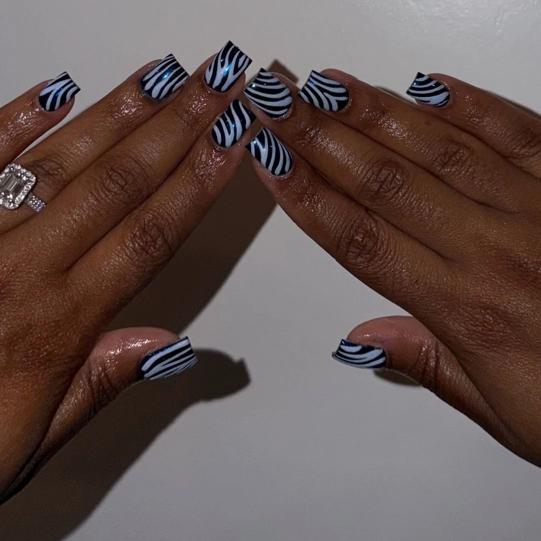 chic october nails design 2026 Black and White Curved Stripe Nails