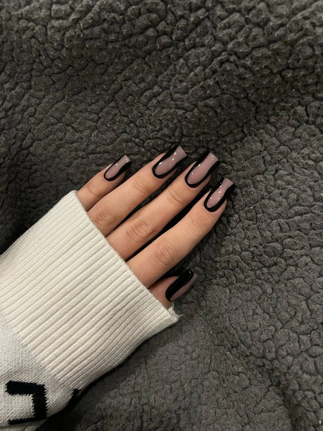 creative fall nail inspiration 2026 Minimal Black Outline Nails for Quiet Luxury