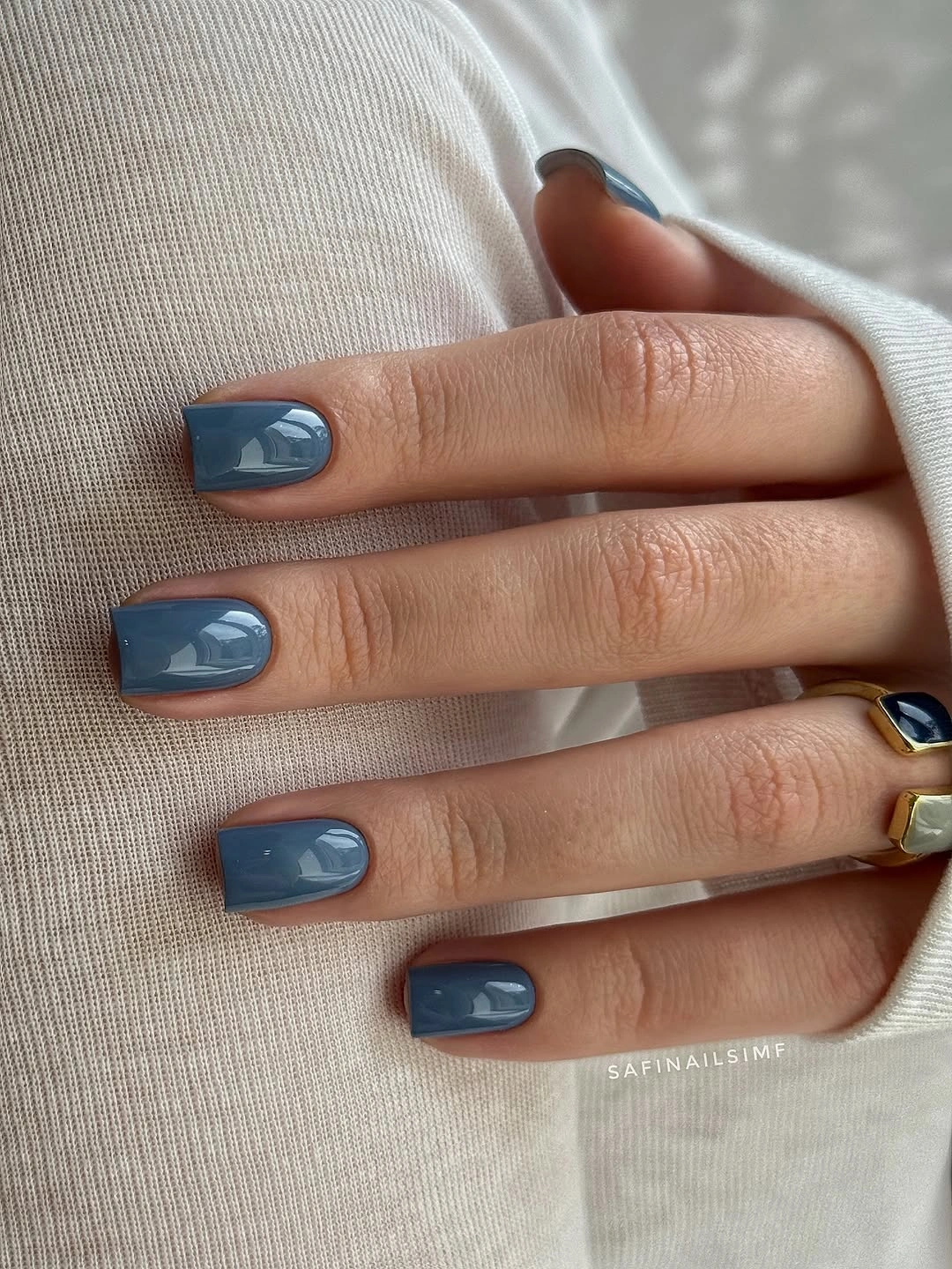 cute simple fall short nails dusty blue glossy manicure