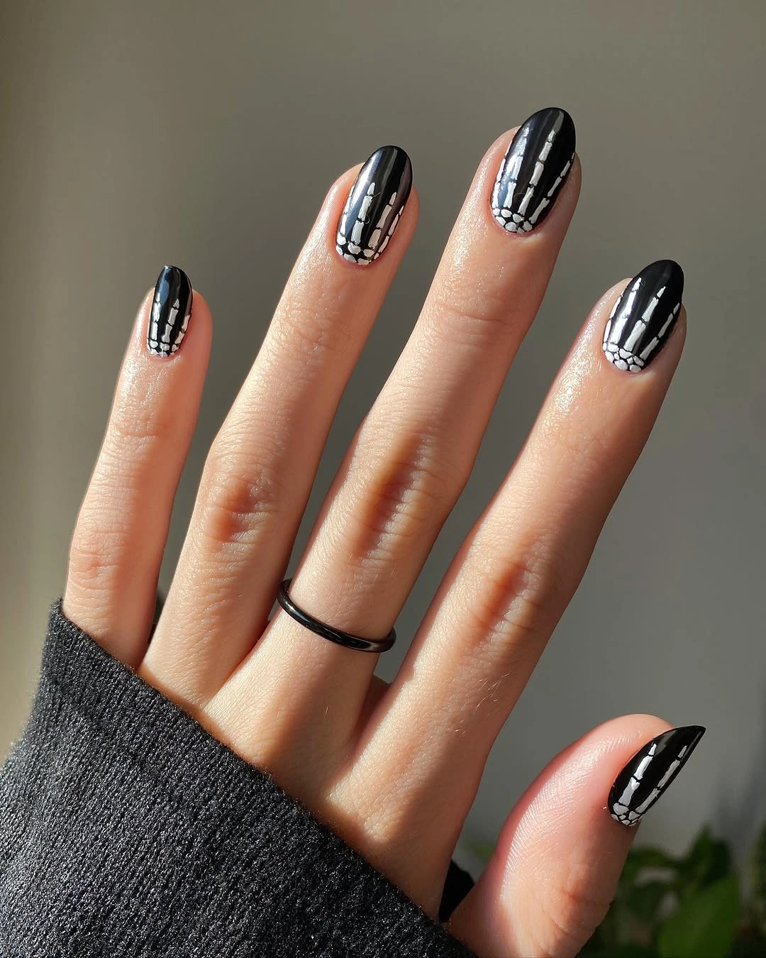 cute simple fall short nails glossy black crackle manicure