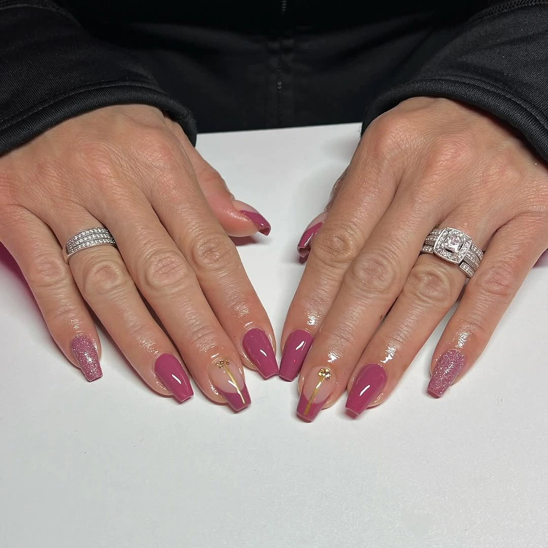 gorgeous fall short coffin nails designs Berry Pink Coffin Nails With Golden Details