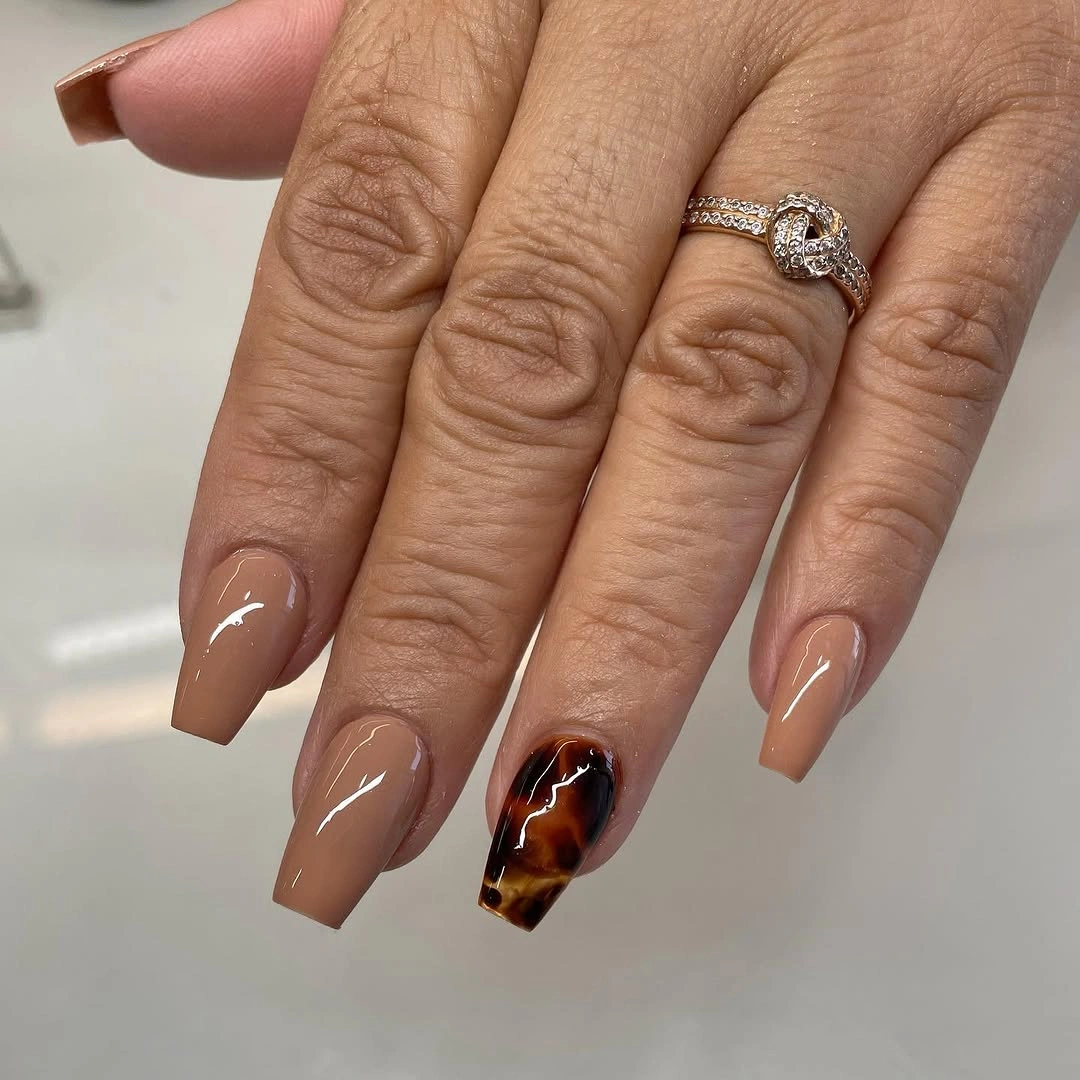 gorgeous fall short coffin nails designs Warm Nude Coffin Nails With Tortoiseshell Accent