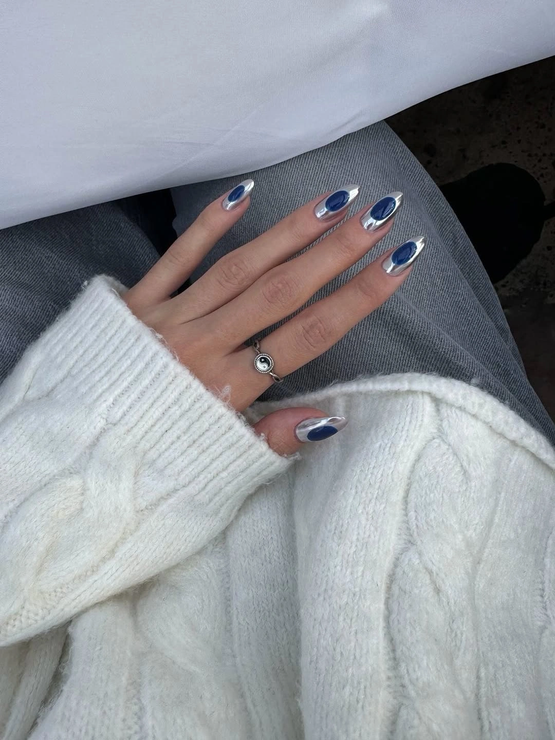 gorgeous fall trendy nails 2026 Midnight Blue Chrome With A Liquid Metal Effect