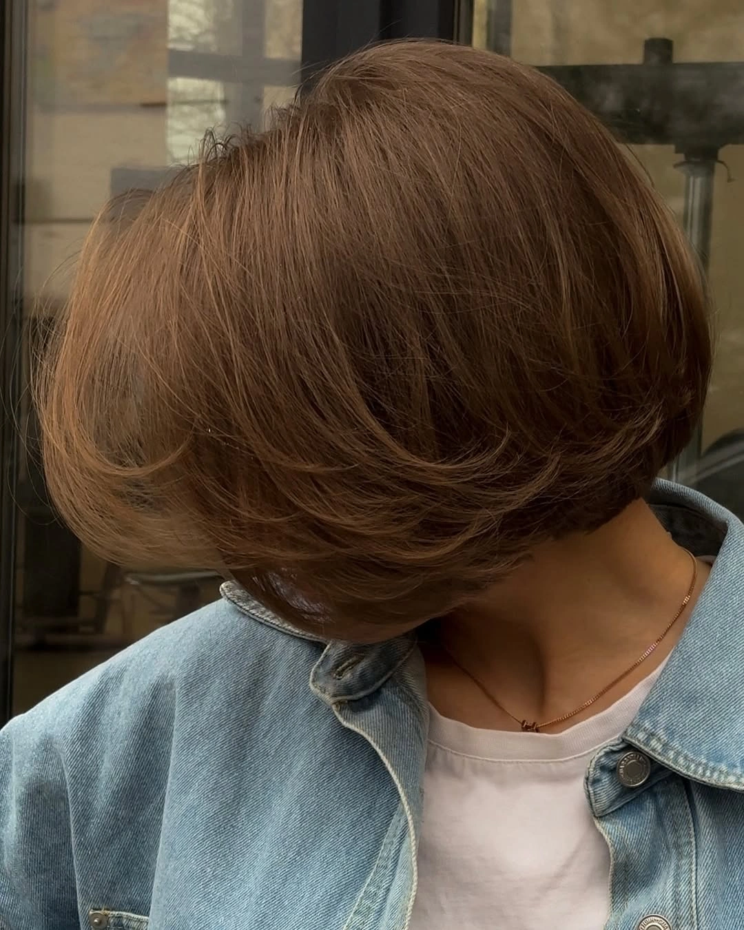 layered bob hair rounded Brown bob with Soft volume