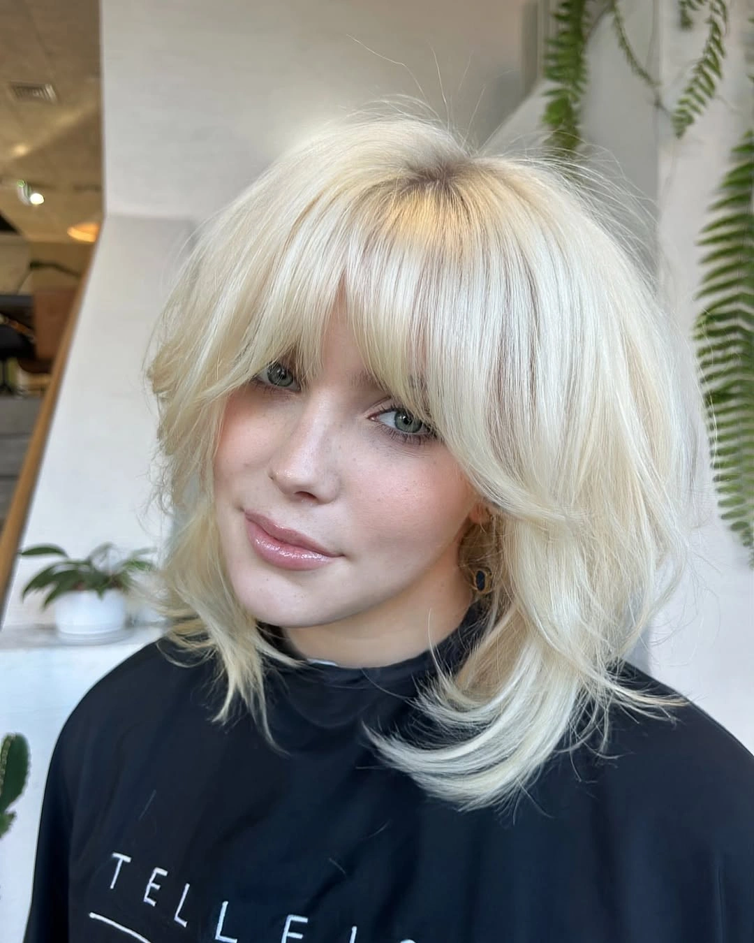 layered bob hair Blonde layered bob with full face framing
